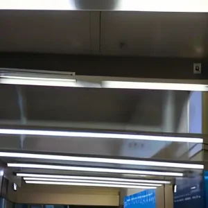 Опасность разбитой люминесцентной лампы в подъезде: алгоритм действий и вызов МЧС